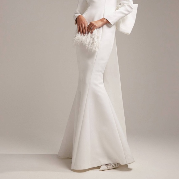 ASOS DESIGN Toby statement square neck and bow back wedding dress in ivory - Picture 3 of 6